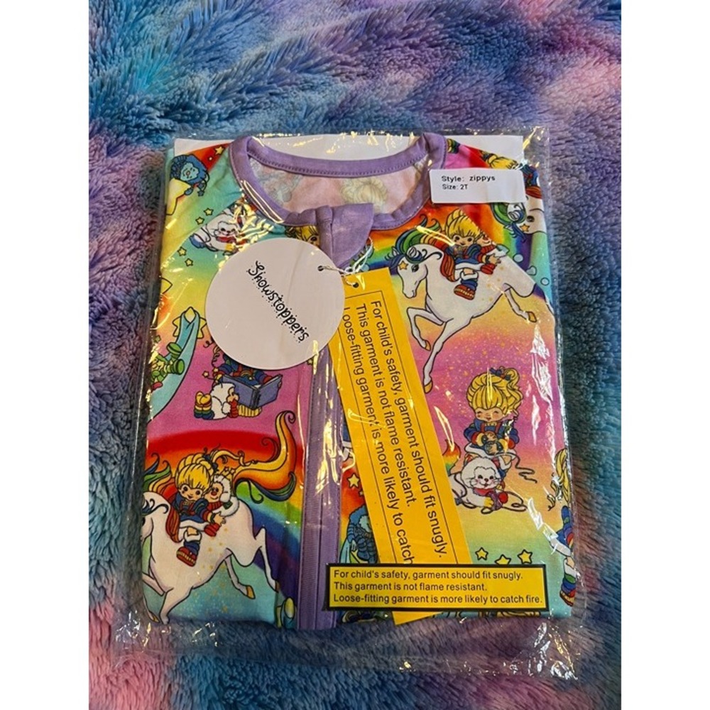 V47. Showstoppers Rainbow brite bamboo zippy 2T‎ NIB